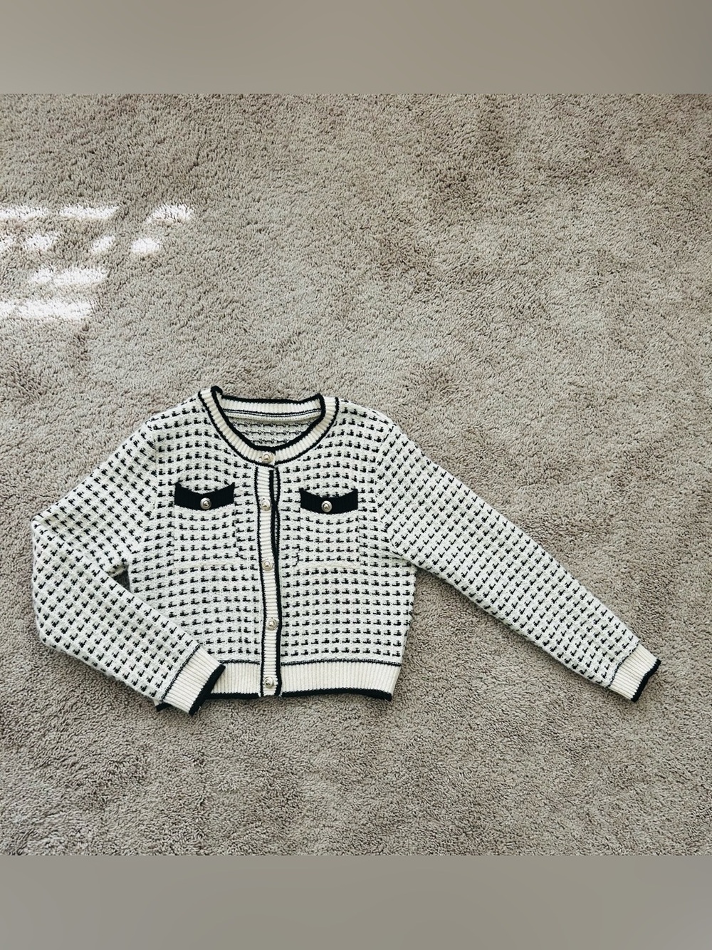 SHEIN Cream and Black Cropped Knit Cardigan